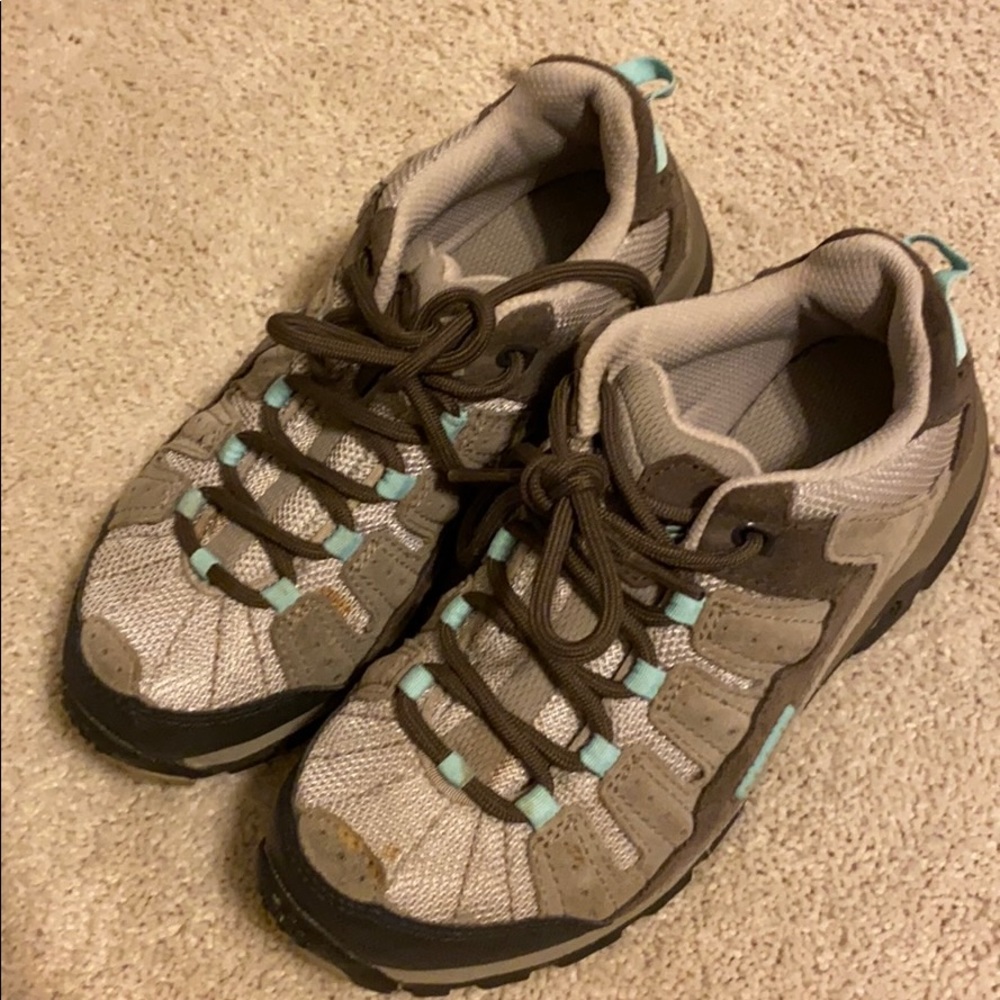 Women’s Columbia Trek Shoes 6